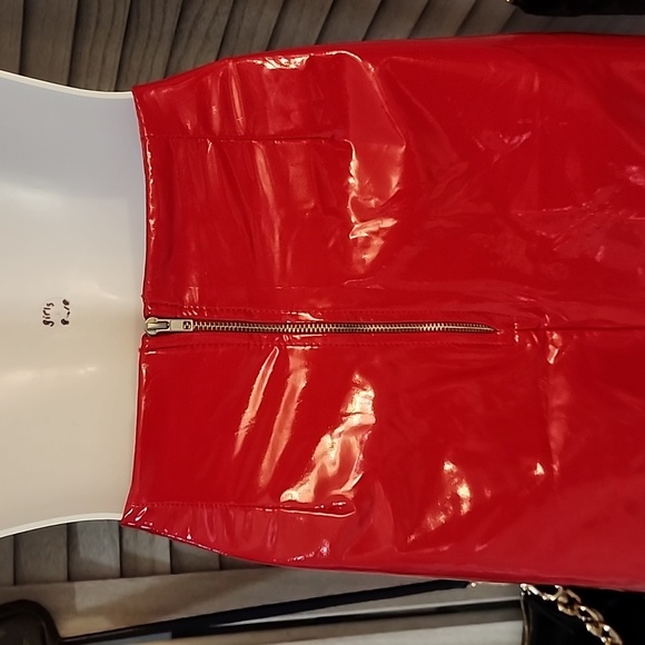 Fashion Nova brand mini skirt - Picture 4 of 9